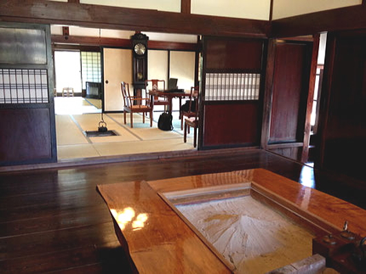 郷思館